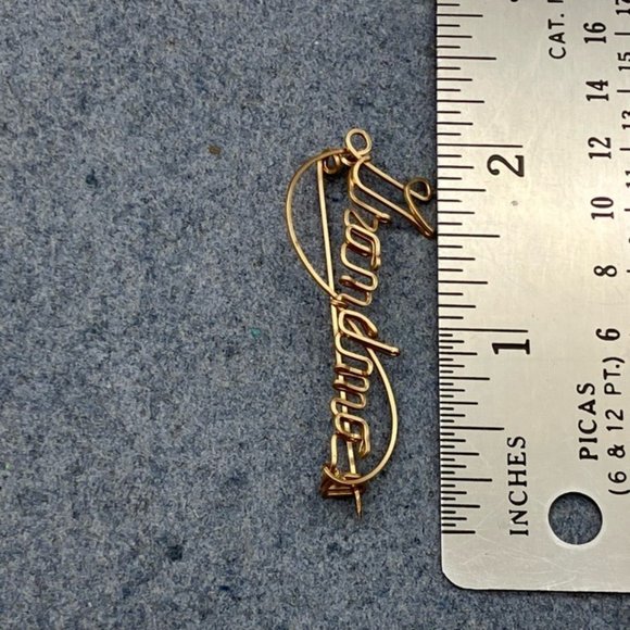 Grandma Brooch Pin Gold Filled Wire Cursive Script Retro Vintage Granny Classic - Picture 4 of 4